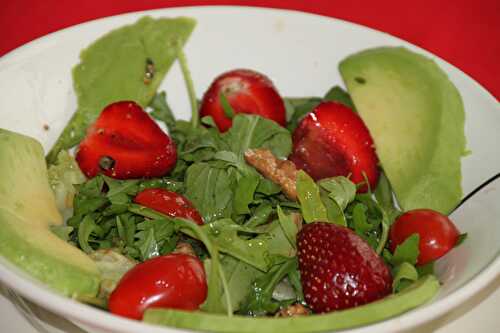 Strawberry arugula summer salad