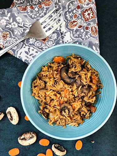 Schezwan Fried Rice with Mushrooms and Carrots