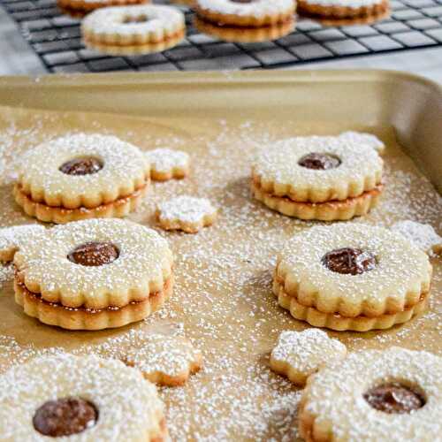 Linzer Cookies with Chocolate Hazelnut