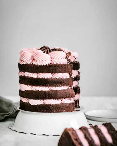 Naked chocolate cake