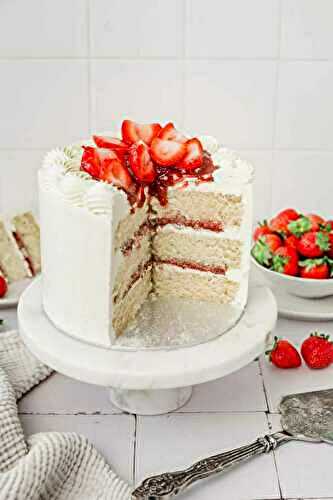 Vanilla Cake With Strawberry Filling