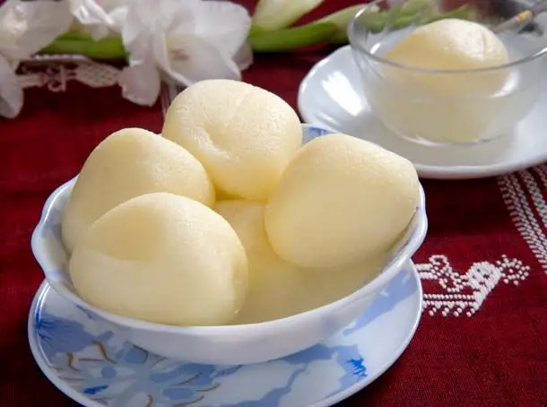 Bengali Sponge Rasgulla Recipe - Taste Of Mine