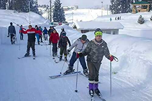 Top Famous Skiing Destinations In North India - Taste Of Mine