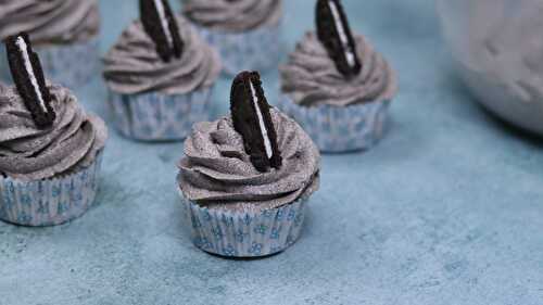 Eggless Oreo Cupcakes with Oreo Buttercream Frosting - Tasted Recipes