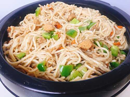 How to Make Hakka Noodles - Hakka Noodles Recipe - Tasted Recipes