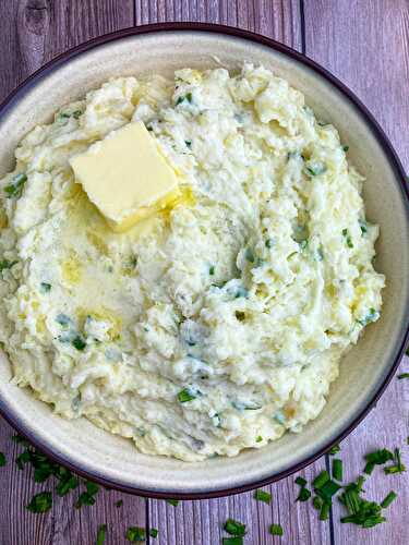 Roasted Garlic & Chive Mashed Potatoes - Tastefully Grace