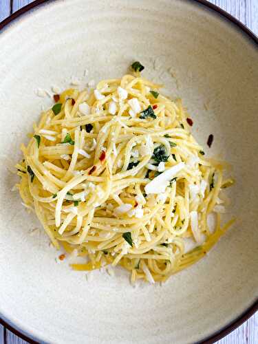 Spaghetti With Olive Oil & Garlic (Aglio e Olio) - Tastefully Grace