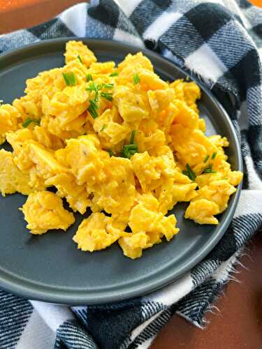 How to Make Scrambled Eggs (Fluffy Every Time!)