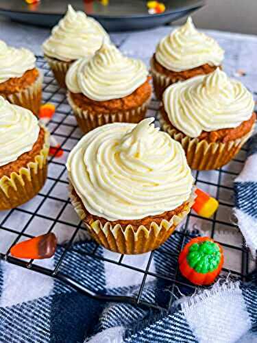 Pumpkin Cupcakes Recipe (With Cream Cheese Frosting)