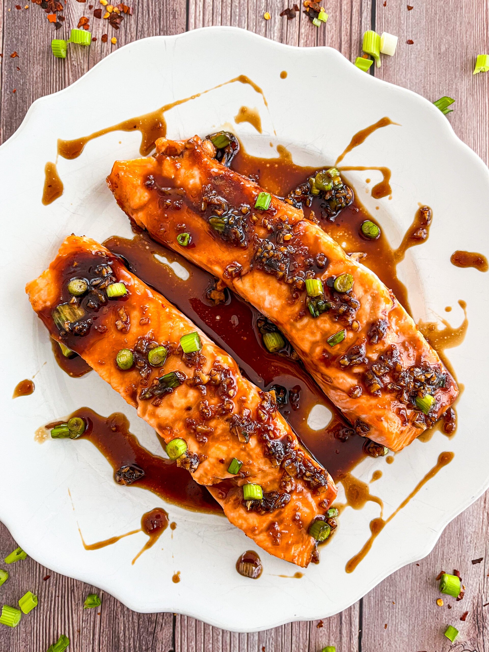 Honey Garlic Glazed Salmon (Easy!)