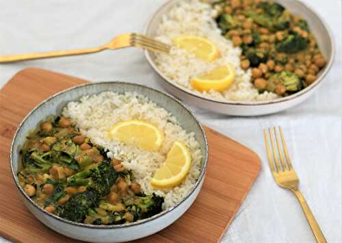 Classic Chickpea Curry - Vegan Easy Recipes - Teodora Vegan