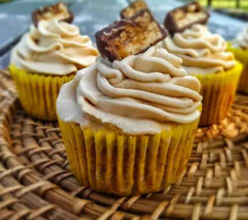 Old-Fashioned Banana Spice CupcakesCakes {Peanut Butter Cream Frosting}