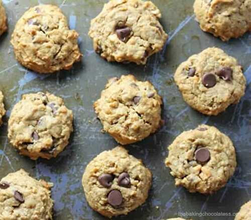 Flourless Peanut Butter Chocolate Chip Cookies! No Butter & Naturally Sweetened too!