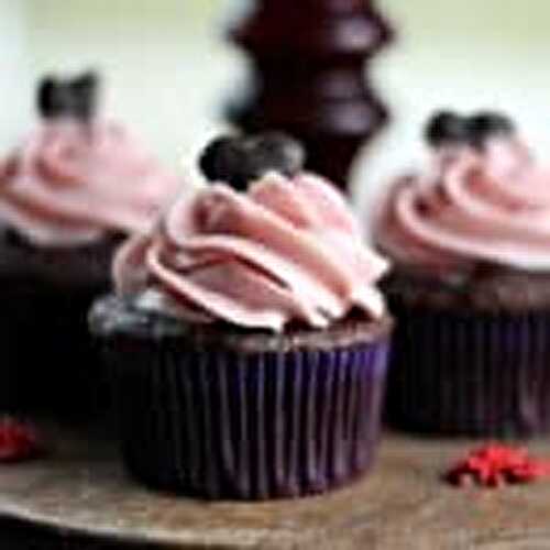 "Lovey-Dovey" Chocolate Heart Raspberry Chocolate Mousse Cupcakes