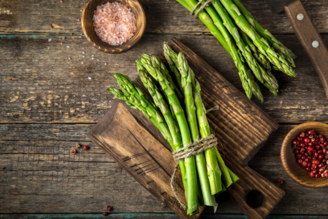 10 Health Benefits of Asparagus & 3 Tips for Use