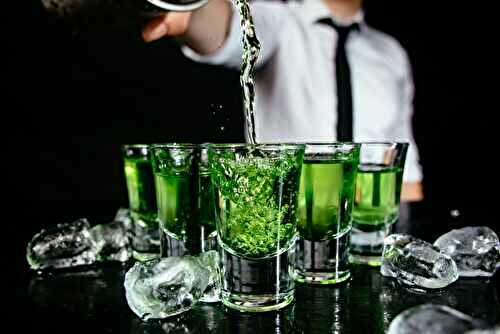 Green Tea Shot: Best Cocktail Recipe, 7 Variations + 3 Tips