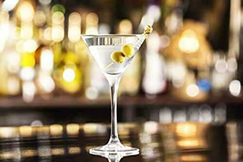 Dirty Martini: Best Cocktail Recipe + 5 Delicious Variations