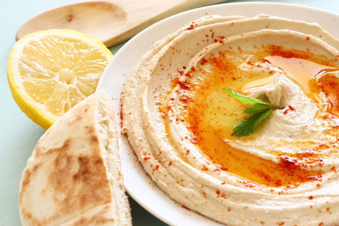 9 Health Benefits of Hummus & 6 Tips and Recipes