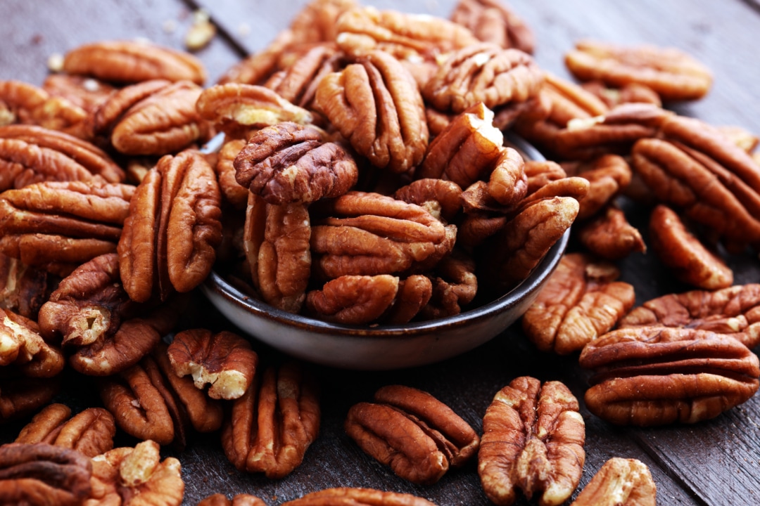 8 Health Benefits of Pecans & 3 Tips for Using
