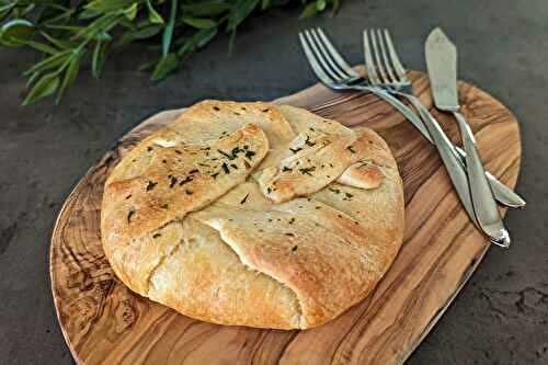 Roasted Garlic Baked Brie En Croute