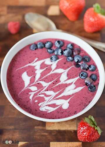 Berry Healthy Smoothie Bowl (Paleo)