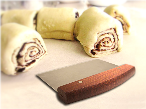 Best Bench Scraper And Dough Scraper - The Flavor Dance