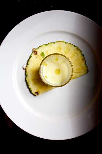 Almond and pineapple cold soup (ajo blanco de piña)