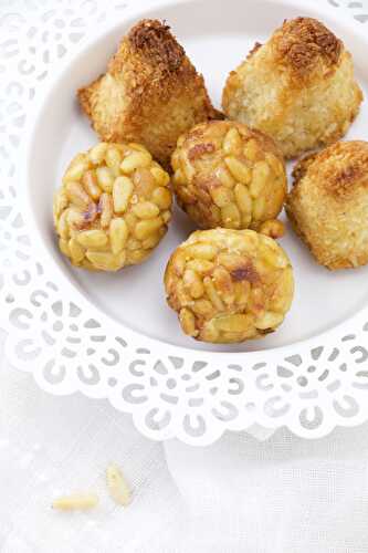 Pine nuts and coconut Panellets