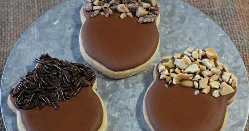 3 Simple Ways to Decorate an Acorn Sugar Cookie