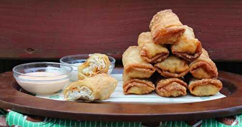 Buffalo Chicken Egg Rolls / #SundaySupper