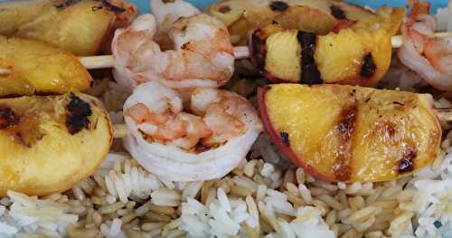 Grilled Peaches and Shrimp Shish Kabobs / #SundaySupper