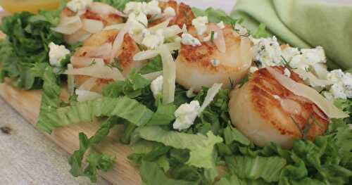 Seared Scallops with Shredded Manchego and a Bleu Cheese Crumble / #SundaySupper