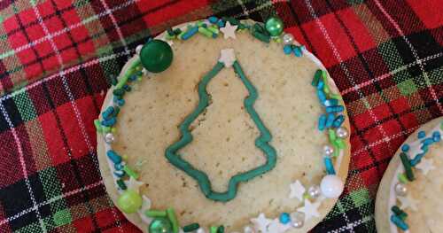 Sour Cream Decorated Cookies / #ChristmasCookies