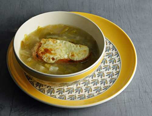 Easy Leek and Potato Soup with Cheese