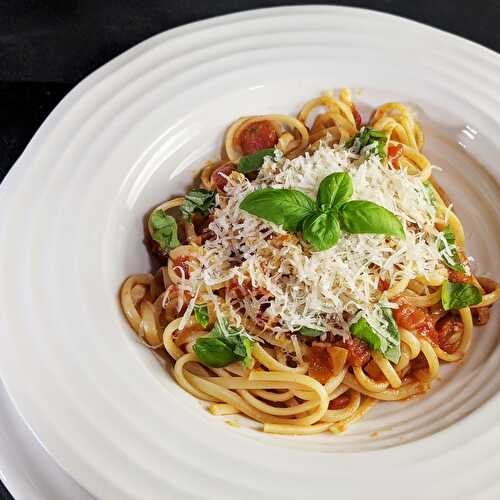 Tomato and chilli sauce for pasta