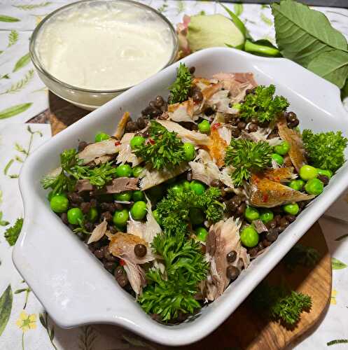 Mackerel salad with peas and lentils