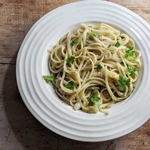 Crab Claw Linguine with Cheese and Parsley