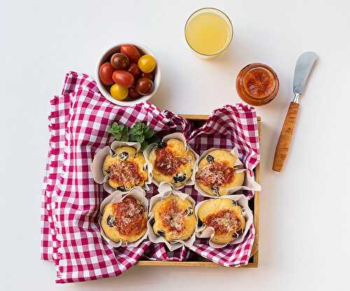 Olive oil cheesy pizza muffins