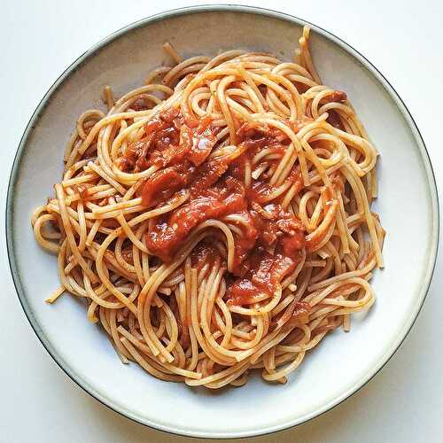 Pasta with bacon and tomato sauce