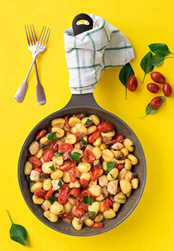 Mediterranean skillet with gnocchi and chicken