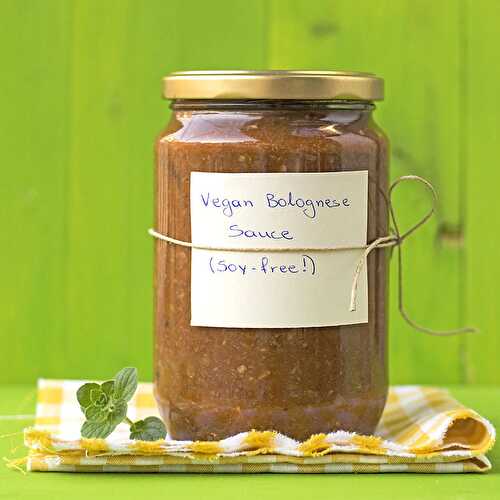 Soy-free & protein-rich vegan Bolognese sauce for pasta