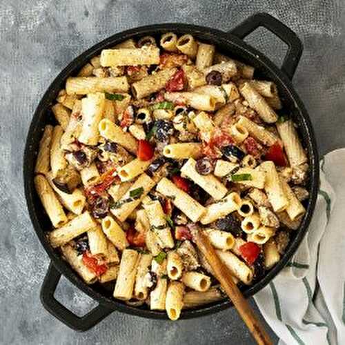Creamy summer pasta with eggplant and tomatoes
