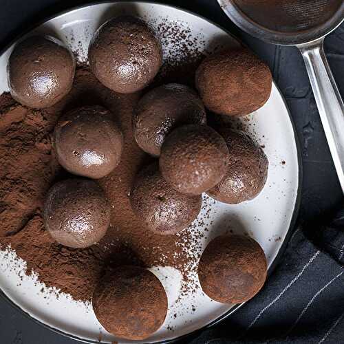 Chocolate truffle energy balls (Vegan)