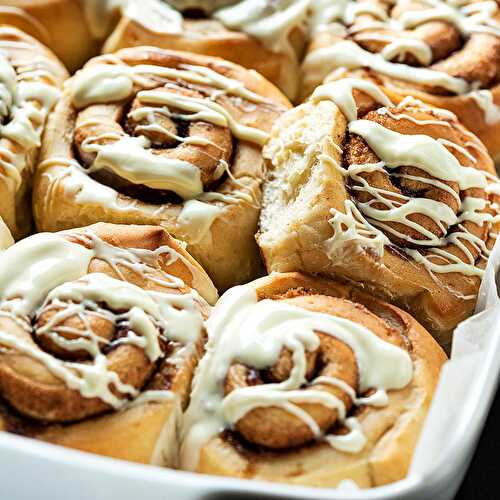 Homemade cinnamon rolls recipe with the best icing