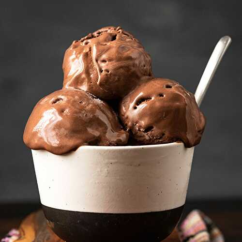 Best homemade chocolate ice cream recipe (no churn, no eggs)