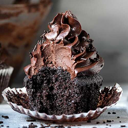 Moist chocolate cupcake recipe (and a Mascarpone frosting)