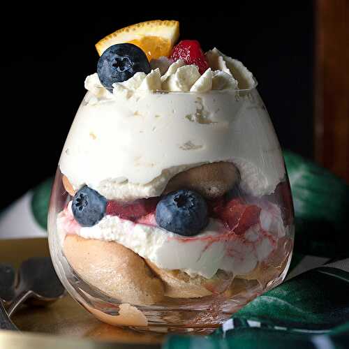 Trifle recipe with white chocolate cream and strawberries.