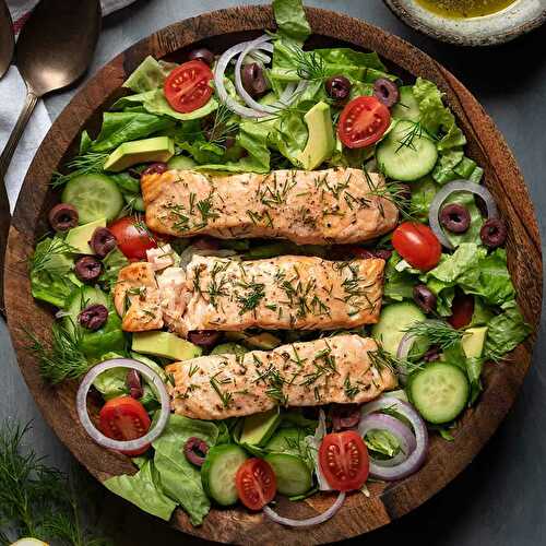 Salmon salad (Mediterranean style)
