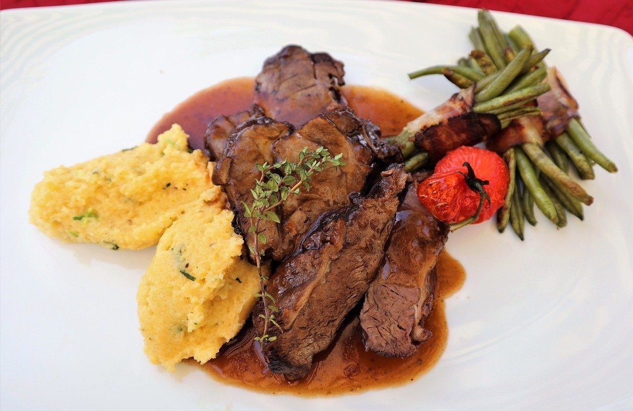 Roast Lamb with Garlic Gravy