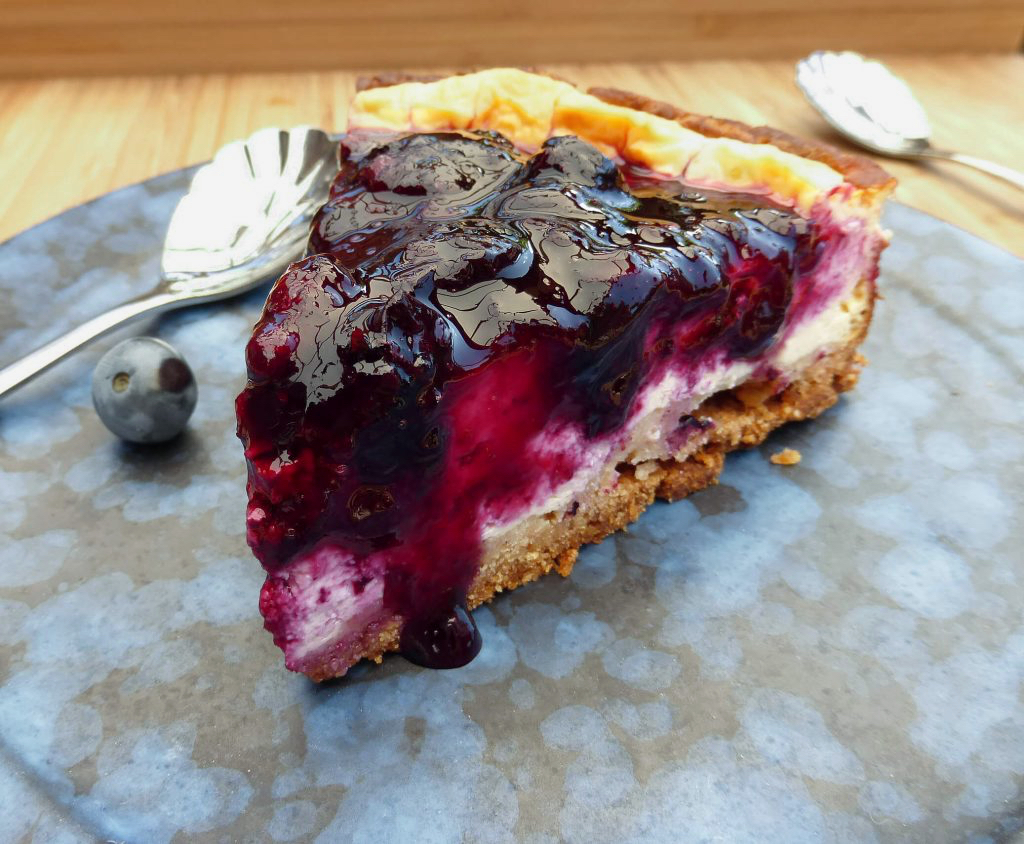 Baked Greek Yoghurt Cheesecake with Blueberry Compote (no refined sugar)